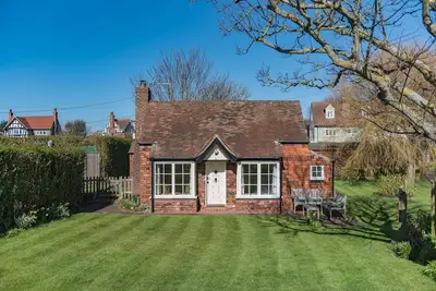The Nest by Bloom Stays -  seaside cottage sleeping 6 guests  in 3 bedrooms