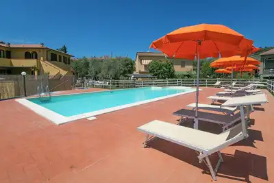 Image de Appartement Bilocale Canino avec terrasse, piscine partagée et Wi-Fi