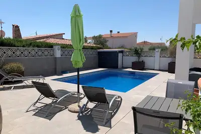 Image de 2 chambres 2 salles de bains, climatisation, internet, piscine privée