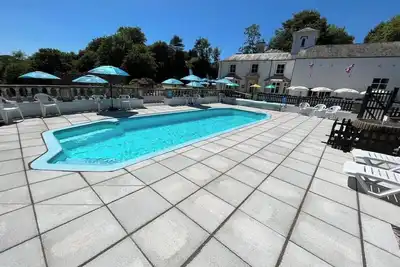 modern accommodation with leisure facilities, weekly and monthly discount