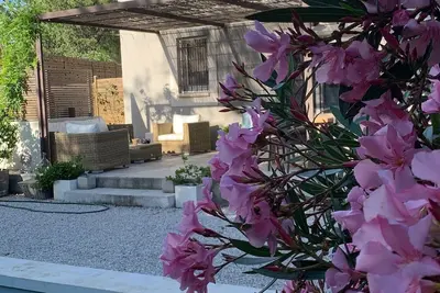 Image de Villa récente de 120 m2 avec  2 chambres et piscine à Villeneuve-les -Avignon