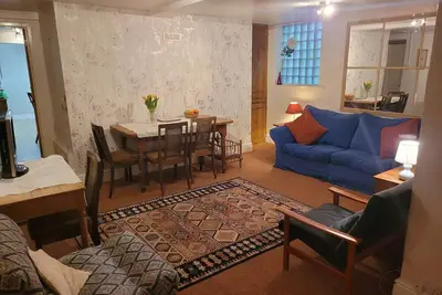 Cosy family flat with access to garden in centre of Ludlow.