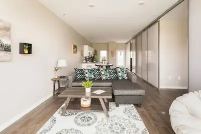 Image de Modern + Spacious + close to Cincy