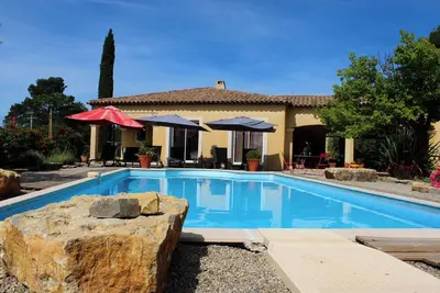 Image de Cottage, piscine jardin clôturé, au calme pour les familles, Animaux acceptés