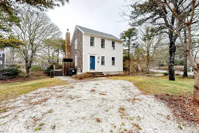 Image de Serene home near downtown with furnished deck - walk to Ridgevale Beach