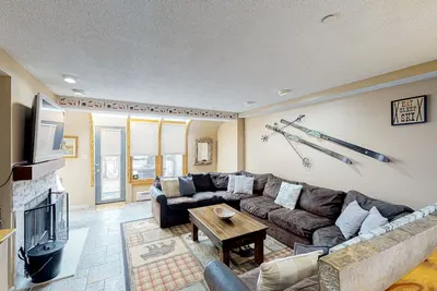 Image de Riverfront condo with mountain view & ski shuttle: walk to town, hiking, skiing