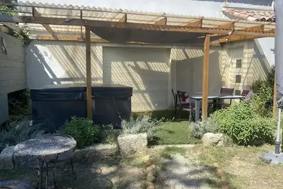 Image de Maison mitoyenne de 60 m2, climatisée, au calme et à 4 Km d'Uzes ;