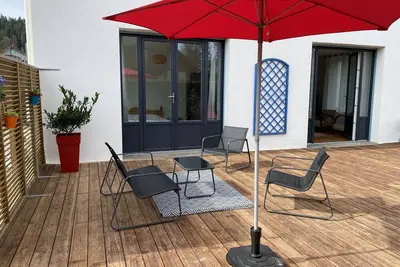 Image de Appartement « Tilleul »équipé Pmr en Rez de jardin, piscine et sauna. Proche lac