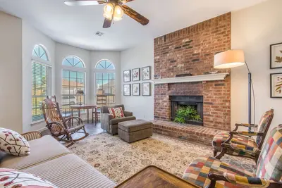 Image de Clean clean clean, full kitchen, play area, quiet 3/2 - near Antiques & aquarium