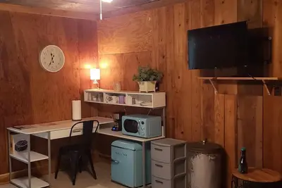 Image de No Frills guesthouse on private property near Lake Conroe-No cleaning fee!