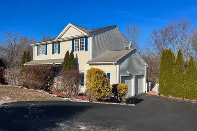 Image de Captivating Warwick Family Home