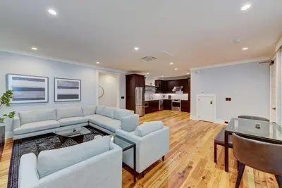 Image de Deluxe Two Bedroom Suite - Steps to King Street