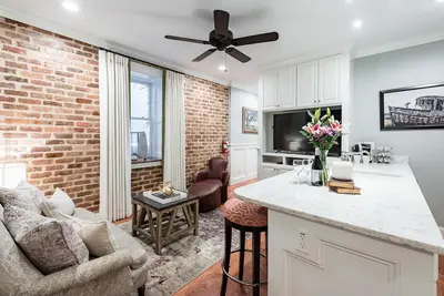 Image de Quarters on Vendue - Two Bedroom Suite - Steps to the Market, Pineapple Fountain