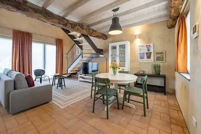 Image de One Bedroom Loft Style Apartment in Restored Farmhouse
