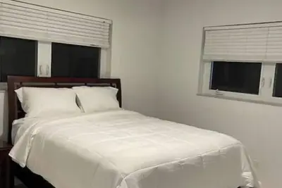 Image de 4 Bedroom Large Backyard Close To The Beach