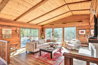 Image de Groveland Cabin w/ Outdoor Perks & Game Room