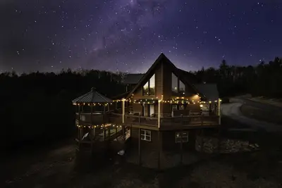 Image de The Aviary a Stargazers Dream✨ Close to Downtown 🛍️ Orchards 🍎 Train 🚂 Golf ⛳