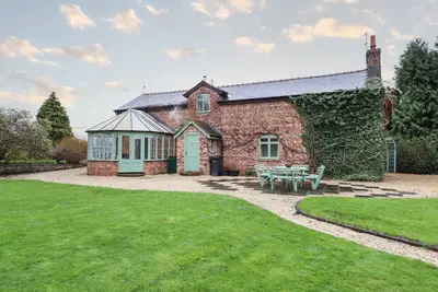 Image de The Coach House, pet friendly, with hot tub in Llanymynech