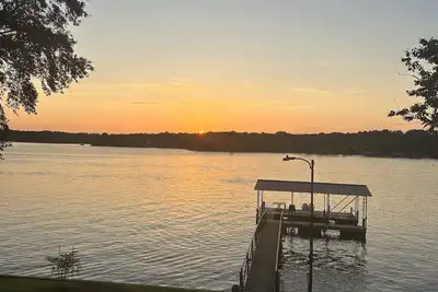 Image de Lake Hartwell-10 miles to Clemson and short boat ride to Green Pond Landing