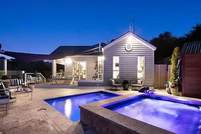 Image de Florence Daylesford ~ Luxury Getaway with Spa, Sauna & Pool!