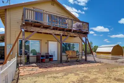 Image de Near White Mountain Lake: Home w/ Balcony & Patio