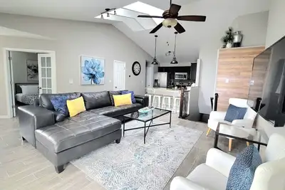 Image de New 6bdrms, 6baths; Near Dining, Shops, & Shops. Great for Red Rocks & Downtown!