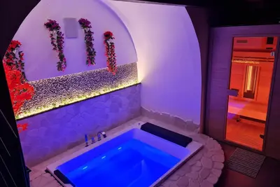 Image de 1-Bed Cottage with indoor hot tub and sauna