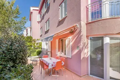 Image de Appartement de deux chambres avec la terrasse Baska, Krk (A-19420-b)