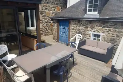 Typical house for 6 people, quiet location 1km from the beach