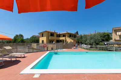 Image de Appartement \"Bilocale Moraiolo\" avec balcon, piscine partagée et Wi-Fi