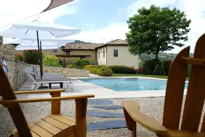 Image de Villa with stunning views of the hills and private pool.