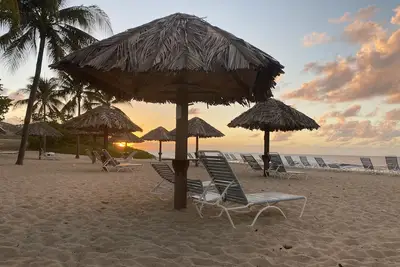 Image de Sandy Souls: Fully Remodeled, Beach Oasis @ Gentle Winds! Luxury and beachfront!