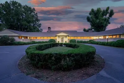 Image de Architect-Designed 6br Mid-Century Retreat