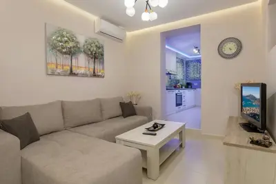 Evia's Apartment   New Apartment In Town!
