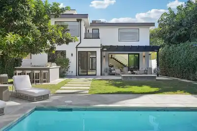 Image de Curson Modern - Modern Beverly Grove Masterpiece