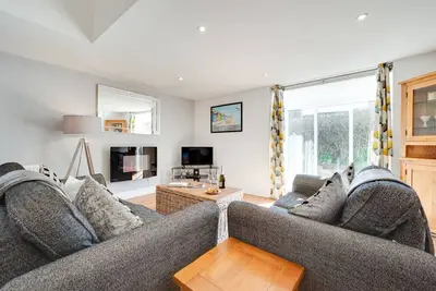 Image de Two Buoys - Deux Chambres Maison, Couchages 4