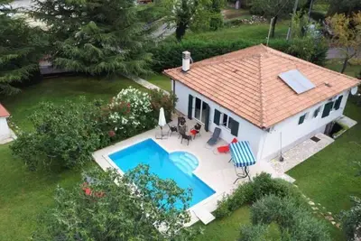 Image de Maison de vacances Kanfanar pour 2 - 5 personnes avec 2 chambres à coucher - Maison de vacances