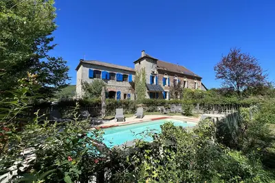 Image de Maison de charme 3 étoiles avec piscine privative en bordure de rivière