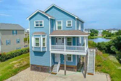 Image de 4 bedroom home with inground pool only 5 minute walk to beach