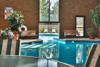 Image de Looking for a Peaceful Location w/ Relaxing View? Spacious Room w/ Large Window