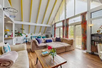 Image de Lovely A-frame home with lanai, Wifi and washer & dryer - near the beach