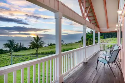 Image de Spectacular two-story ocean-view home on two acres with covered lanai