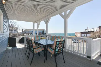Image de Harbortown Hideaway: Charming home in downtown Gloucester with water views.