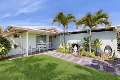 Image de Tropical Escape with Lanai & Private Yard | Walk to Maunalua Bay Beach