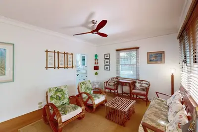 Image de Charming cottage close to everything - walk to beach, zoo, & park