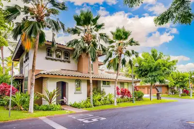 Image de Island getaway with heated pool, golf, Ac, & private beach - walk to dining