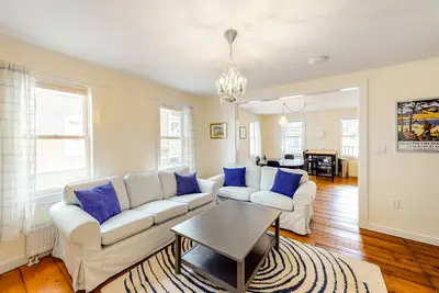 Image de Remodeled home with three separate condos - steps from ski lift bus pickup