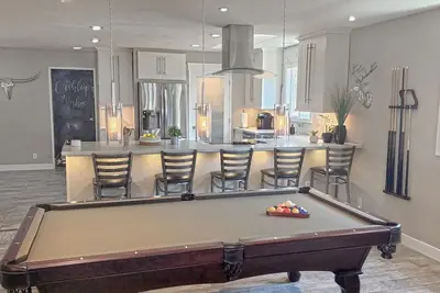 Image de Luxury Disney + Beach + Indoor/Outdoor Modern Living