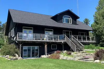 Image de Sensational executive-style cottage on Lake Rosseau