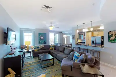 Image de Bayside condo with spectacular bay views, outdoor pool, gym & central Ac